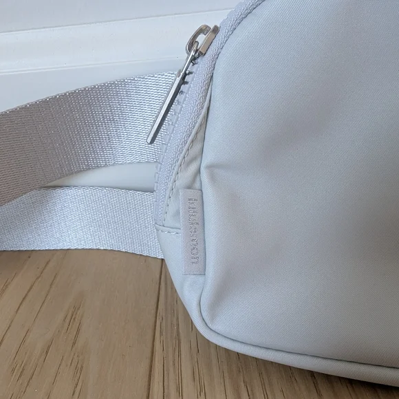 Lululemon Everywhere Belt Bag, 1L Grey Silver - Picture 4 of 12